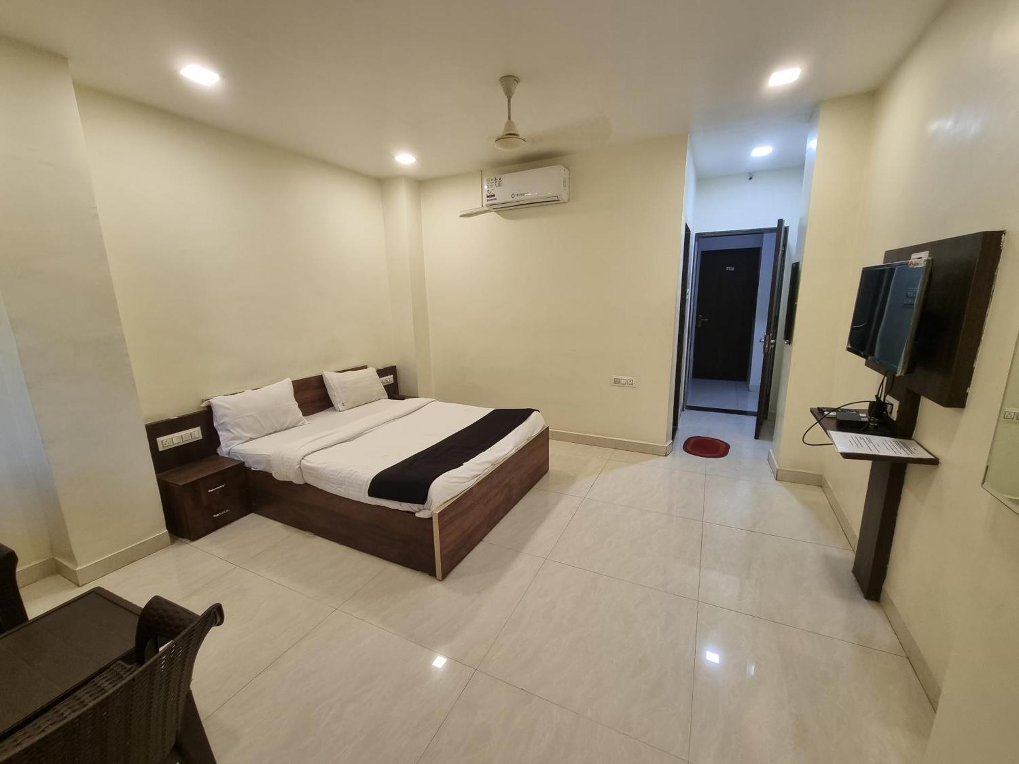 The Living Space Lonavala Eksteriør bilde
