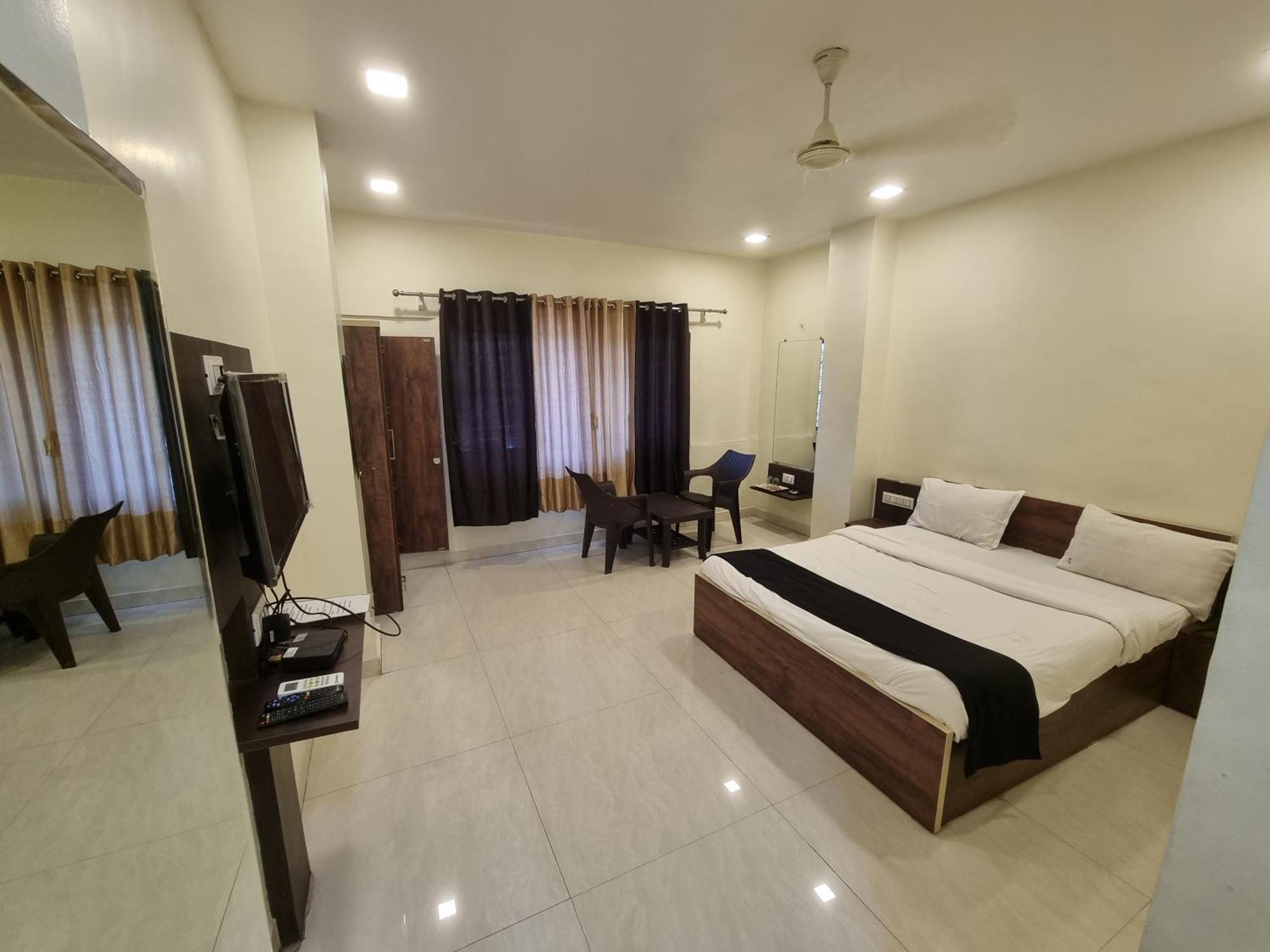 The Living Space Lonavala Eksteriør bilde