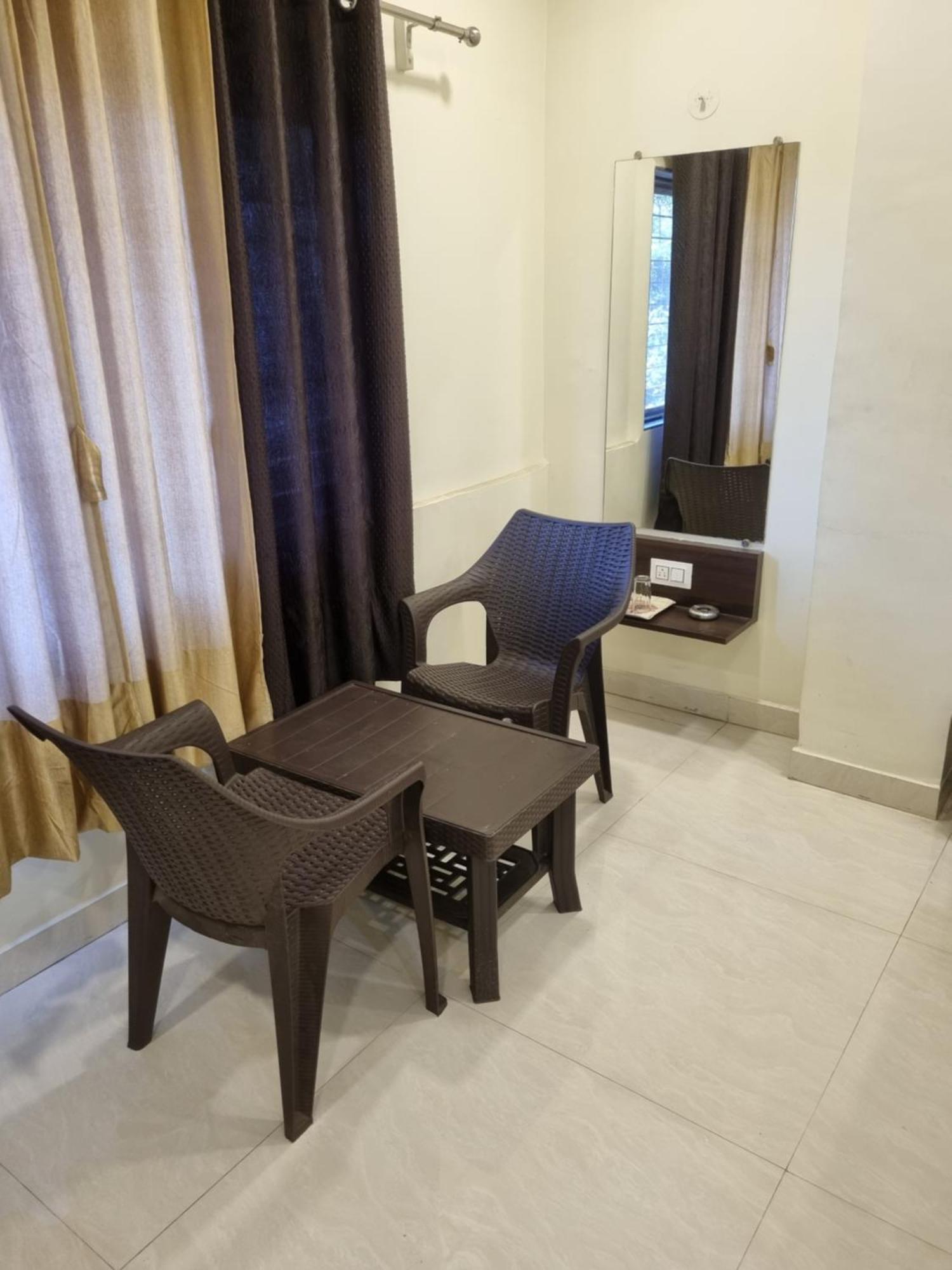 The Living Space Lonavala Eksteriør bilde