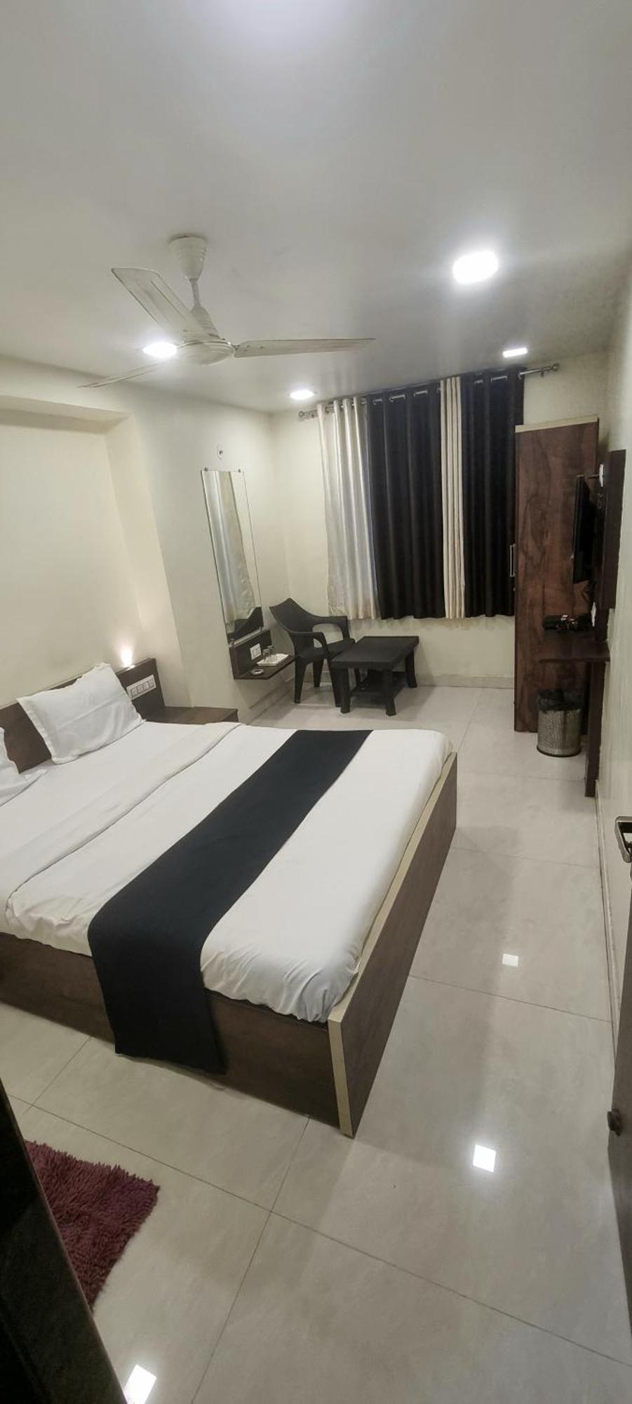 The Living Space Lonavala Eksteriør bilde